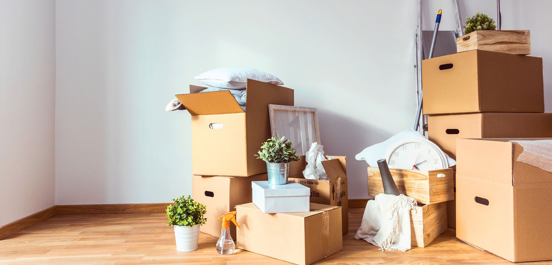 Cajas en una casa lista para mudanza.